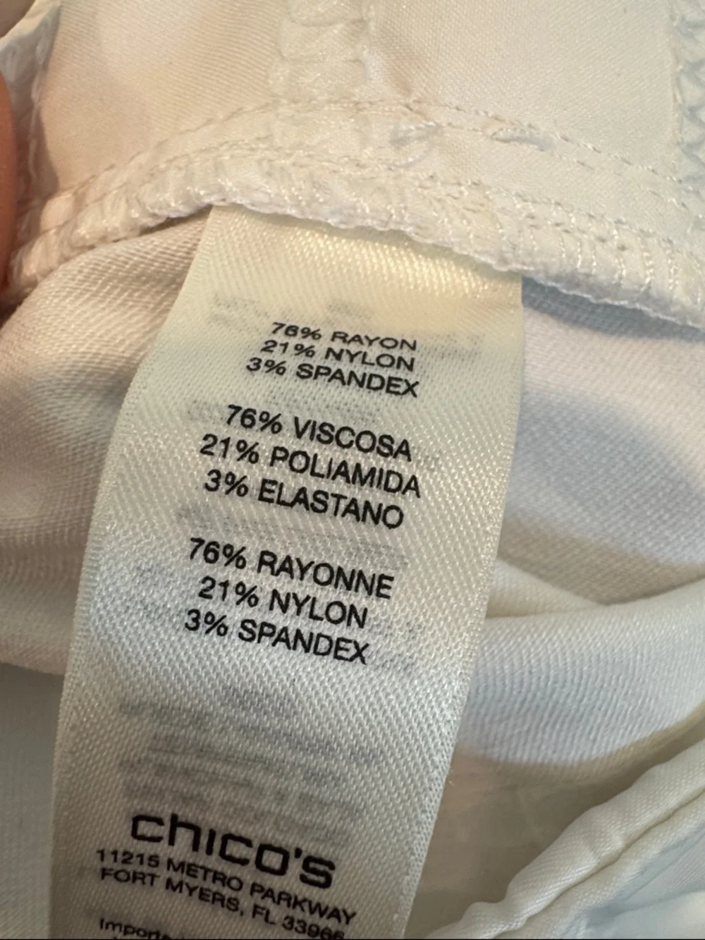 NWT Chico's White Slim Stretch Pull On Bermuda Shorts Size 1.5 (10)
